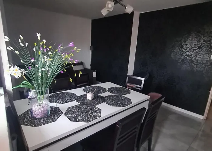 Osiedle Centrum 5 * 우스트론