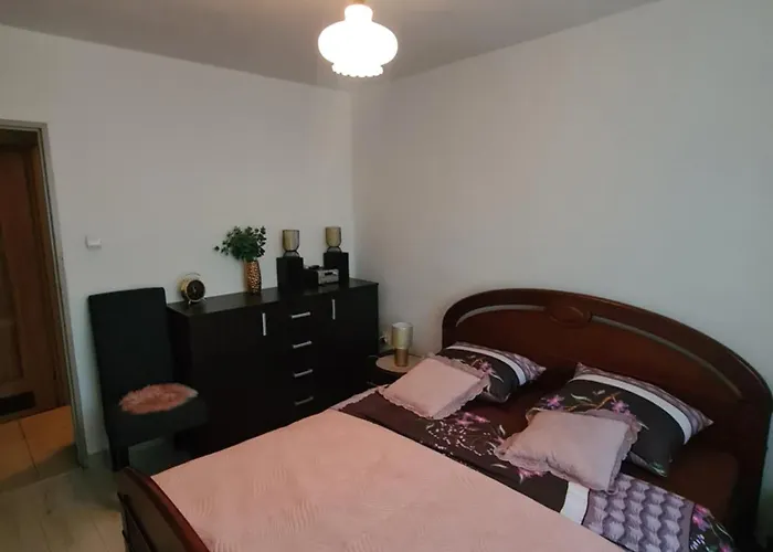 Osiedle Centrum 5 우스트론